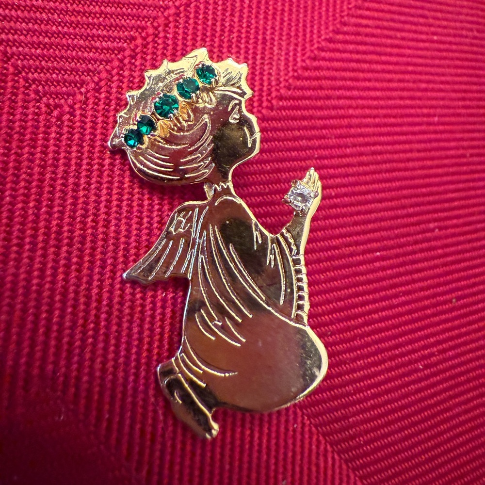 Gold tone Angel Pin 😇